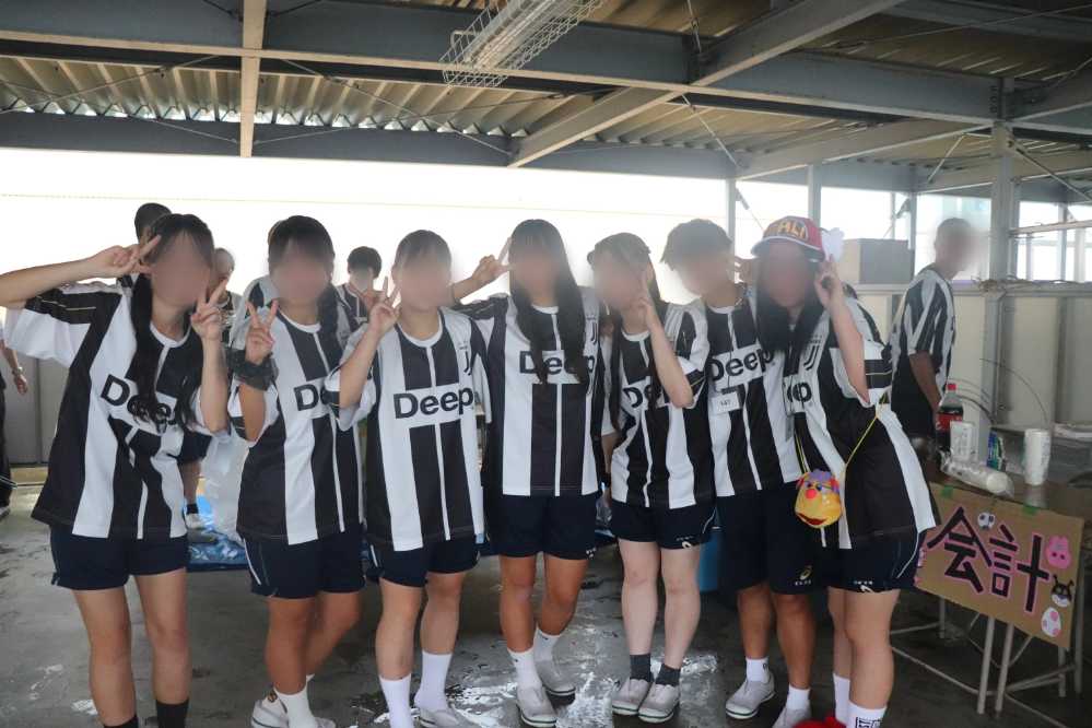T高等学校　3年5組様の着用写真