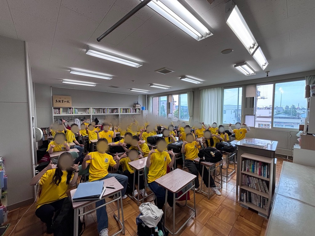 T高等学校　1年D組様の着用写真